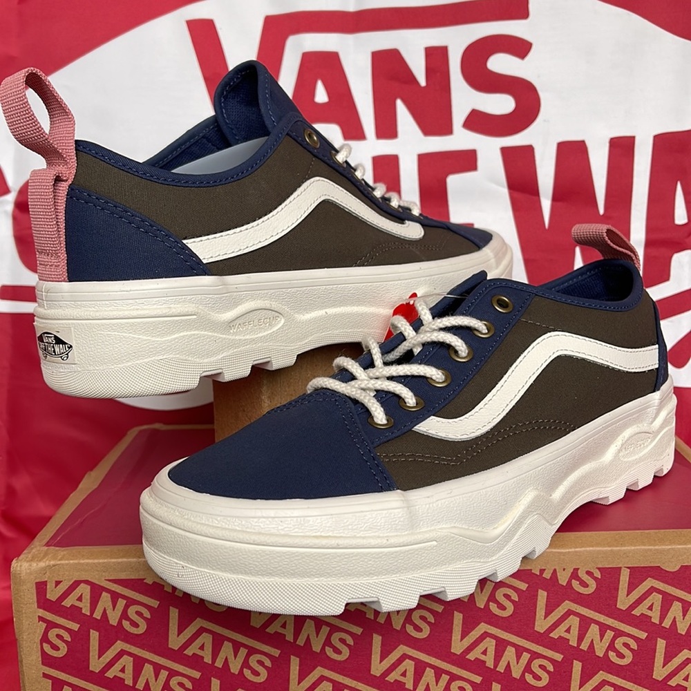 Vans Sentry Old Skool 
(Waxed Canvas) Forest Night 
VNOA5KR3B8A
Men’s sneakers
